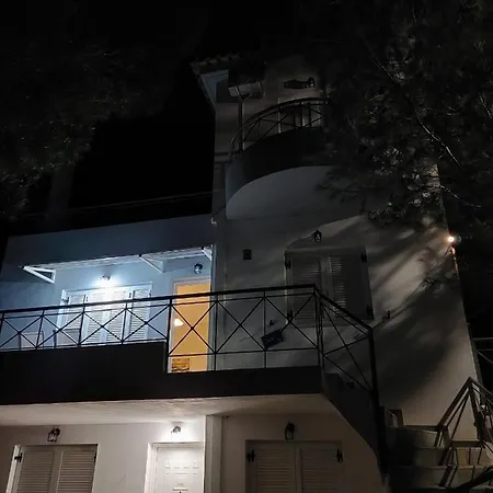 Mikro Amoni Pefkali