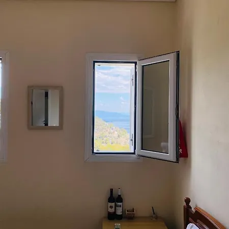 Mikro Amoni * Pefkali