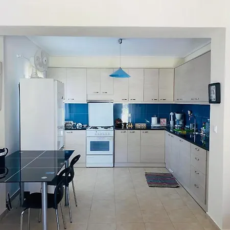 Mikro Amoni Pefkali