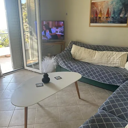 Mikro Amoni * Pefkali