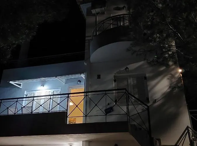 Mikro Amoni Pefkali