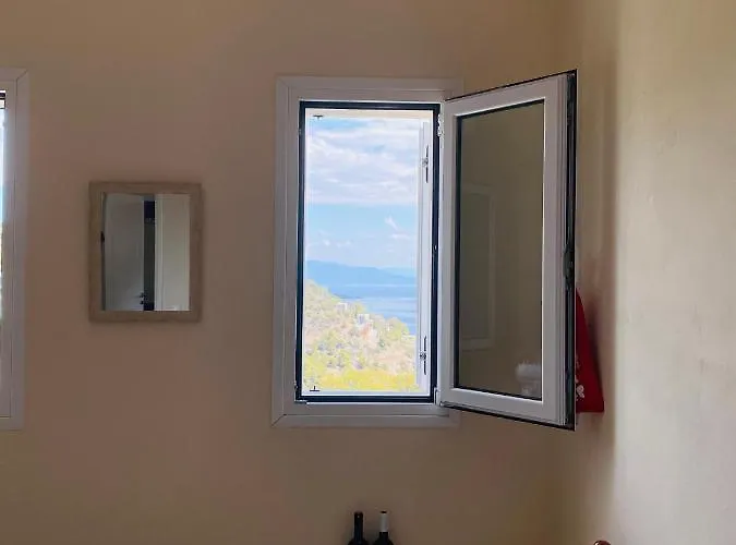 Mikro Amoni * Pefkali