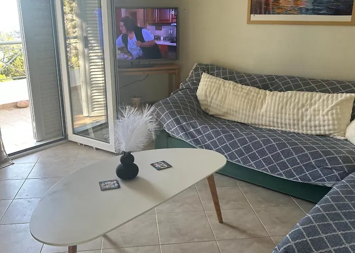 Mikro Amoni * Pefkali